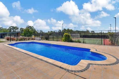 Tranquil Vista Luxury Estate - Your Ultimate Weekend Haven