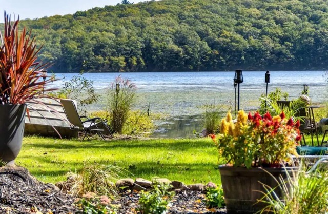 Tranquil Waterfront Retreat on Mombasha Lake