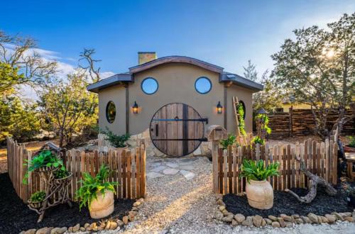 Traveler Hobbit House Hot Tub BBQ Wifi Fredericksburg