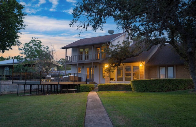 Travis by AvantStay | Waterfront Lake Retreat