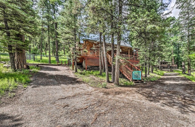 Tree-Lined 'Polly's Perch' w/Mountain Views!
