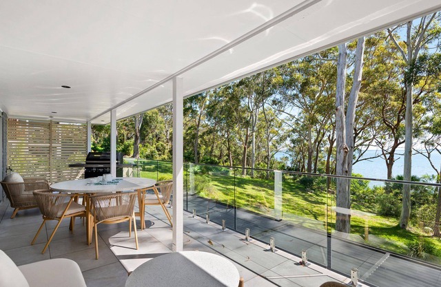 Tree Tops 79B Upstairs - Contemporary top floor apartment on the waterfront