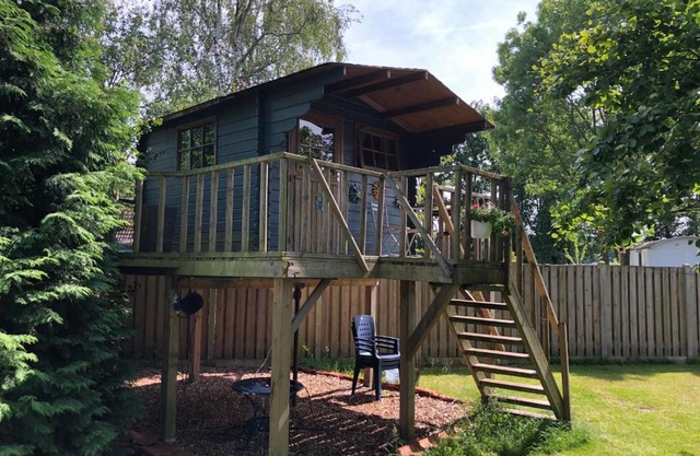 Treehouse op het platteland van Huize Ouwervelden