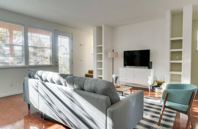 Trendy San Jose 3BR w/Balcony & A/C, nr Trampoline Park, by Blueground