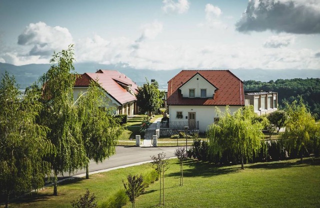 Tri lučke hotel & restaurant