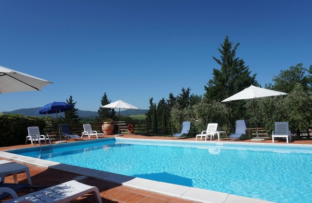 Trilocale 4 with pool and WIFI in the Tuscan nature for 6 people