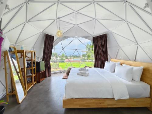 Trio Hillside Dome Resort