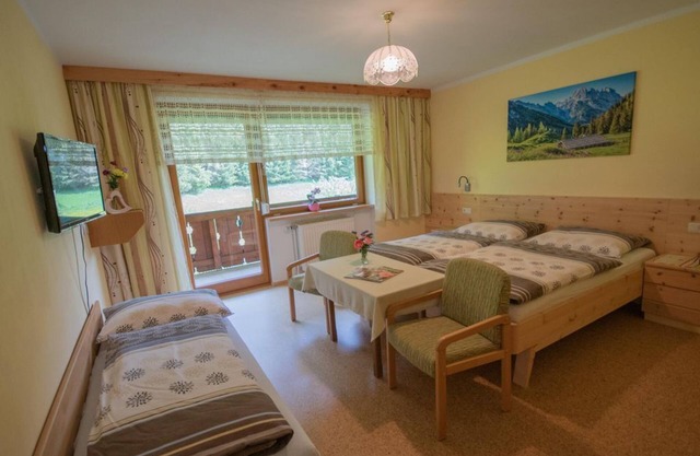 Triple room with shower, toilet - Lindenhof *, guesthouse