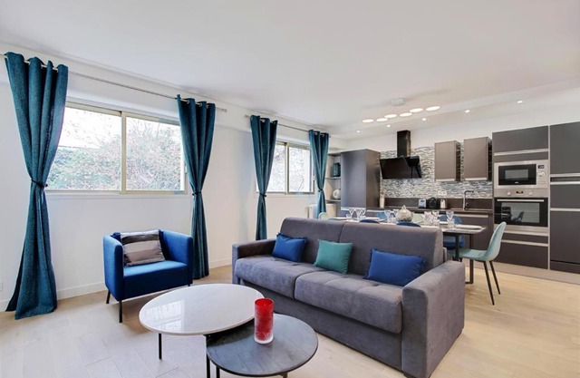 TROCADERO/EIFFEL TOWER - 3 Bedrooms- All New!