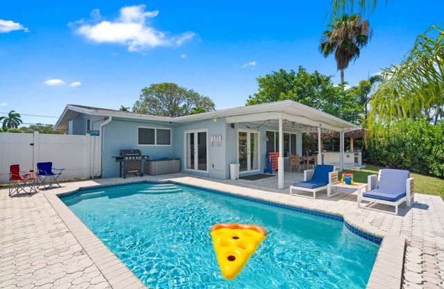 Tropical 4BR w/Pool & Views!
