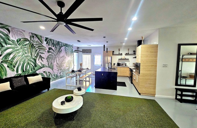 Tropical Bungalow BishopArts-4bdrm