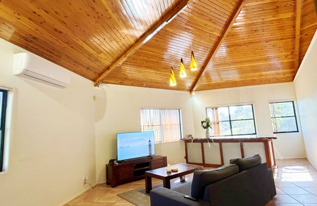 Tropical escape in central location/Entire house