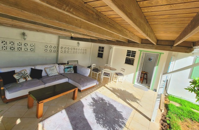 Tropical garden cottage in the heart ❤️ of the south coast.