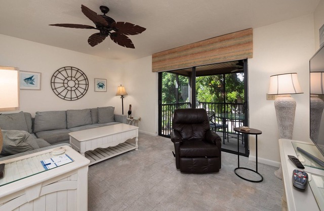 Tropical Garden View 2 bed, 2 bath at Sanibel Moorings #632