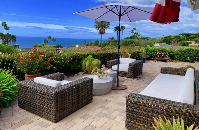 Tropical oceanview Malibu luxury retreat heated salt pool, spa, firepit, beaches