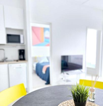 Tropical scandinavian 5-bed aparts by the airport Vantaa Martinlaakso