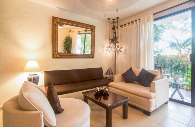 Tropical Vibe & Pools, Great Location Near Beach