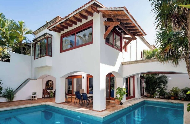 Tropical villa with private pool