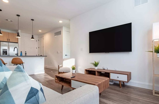 Troubadour Landing #458 I Modern 1 Bed Apt in Austin
