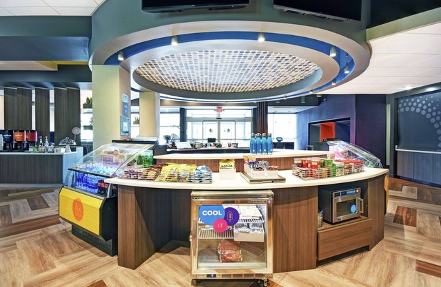 Tru by Hilton Grand Rapids Airport