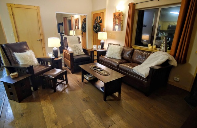 Truckee Tahoe Donner: Sun - Lakes - Hiking and Mountain Biking Trails and more!