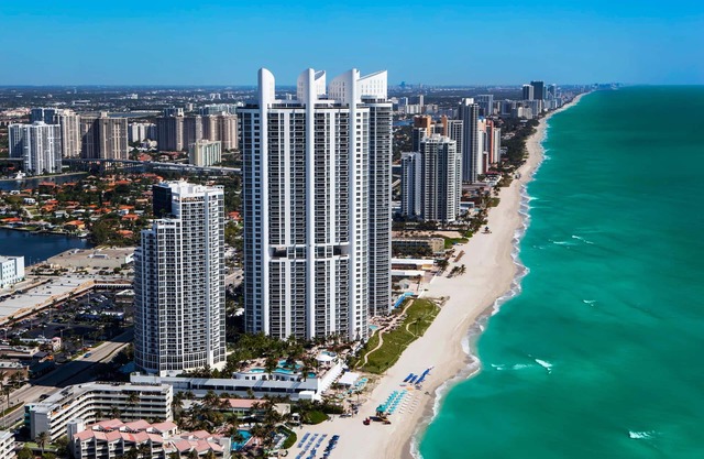 Trump International Accessible Junior Suite w/King Bed, WiFi, & Beautiful Views