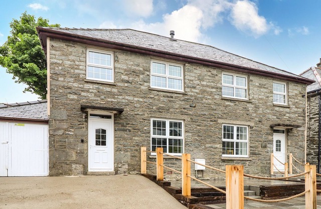 TRYFAN, character holiday cottage in Blaenau Ffestiniog