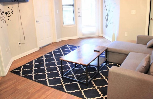 TSC 315 Luckey · ATX Cute n Cozy Condo! Poolside, GREAT location