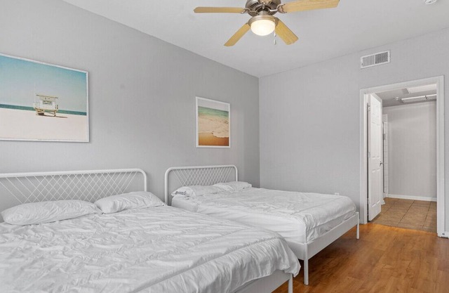 TSC 400 Luckey · ATX 2 Bedroom w/ Pool, GREAT location!