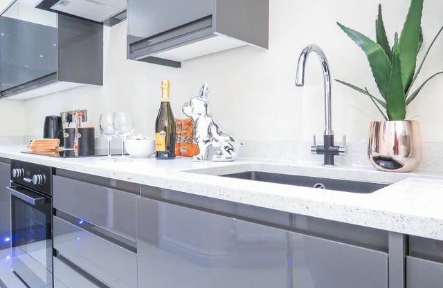 Tudors eSuites Birmingham Townhouse Private Garden Free Parking