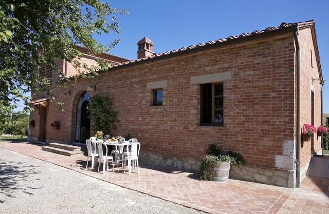 Tuscan Hilltop Farm Stay