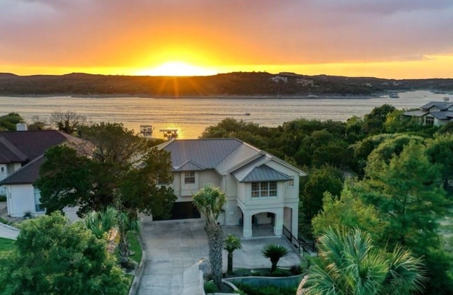 Tuscany - Lake Travis Lakefront - Private Dock