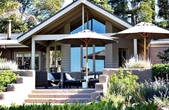 Tussie Mussie Vineyard Retreat Lodge - 3 Bedrooms