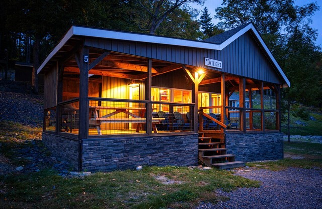 Twilight - Cabin 5 · Lawrence`s Lakeside Cabins | `Twilight` Waterfront