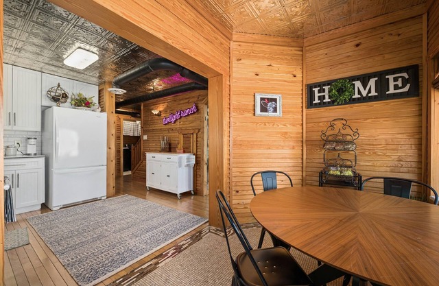 Twilight Ranch- 6 acre ranch w/2tiny homes & cabin