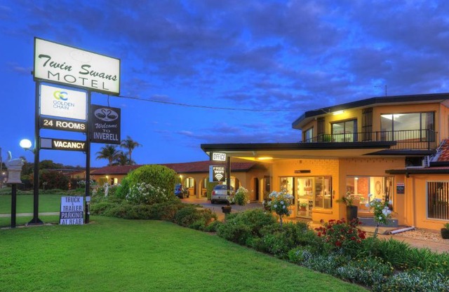 Twin Swans Motel