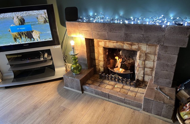 Two bed cottage with open fire and huge garden
