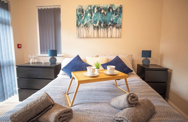 Two-bedroom Apartament Central Eastbourne, Garden, Contractors Welcome