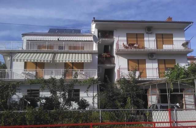 Two bedroom apartment with balcony Crikvenica (A-22214-a)