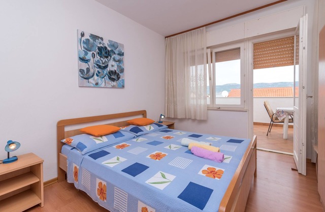 Two bedroom apartment with terrace and sea view Slatine, Čiovo (A-16731-a)