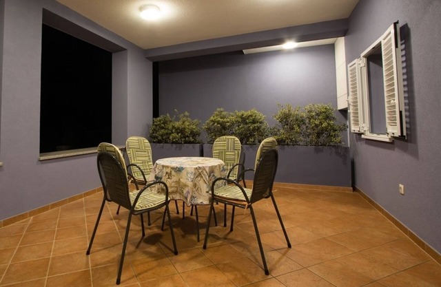 Two bedroom apartment with terrace and sea view Verunić, Dugi otok (A-14286-b)