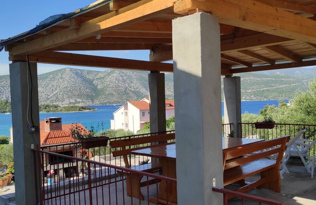 Two bedroom apartment with terrace and sea view Kneža, Korčula (A-4342-b)