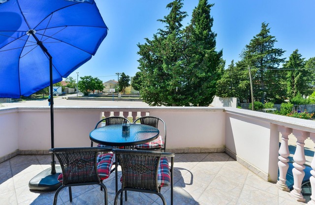 Two bedroom apartment with terrace Zadar (A-18098-a)