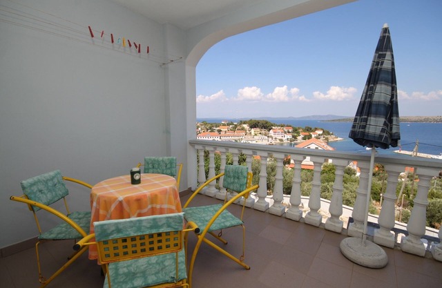 Two bedroom apartment with terrace and sea view Sali, Dugi otok (A-8152-b)