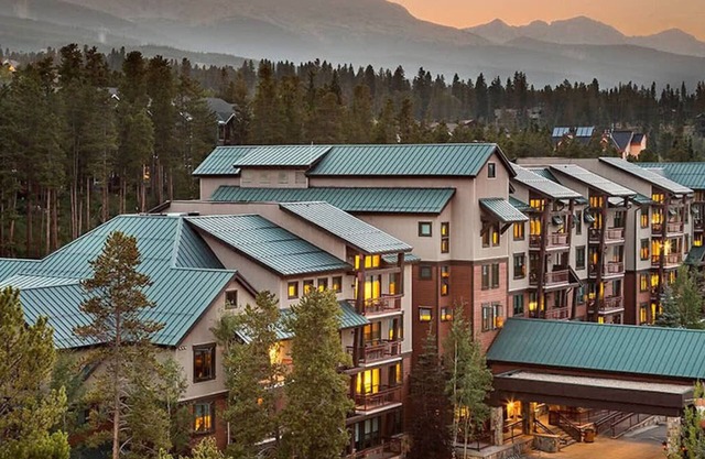 Two-Bedroom Condo in Breck with private hot-tub!