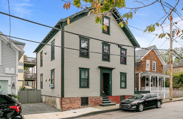 Two-bedroom, two bath vacation rental in Newport w/parking. Blocks from water