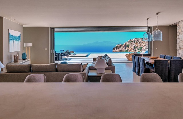 Two Br Luxury Peaceful Mylo Villa with Living Room Close to Mylopotas Beach