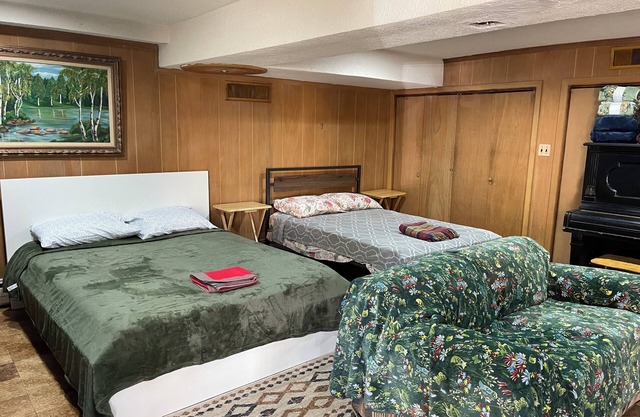 Two Double Beds, Bathroom, Shower, Fridge, MW, TV, Wifi - 66.