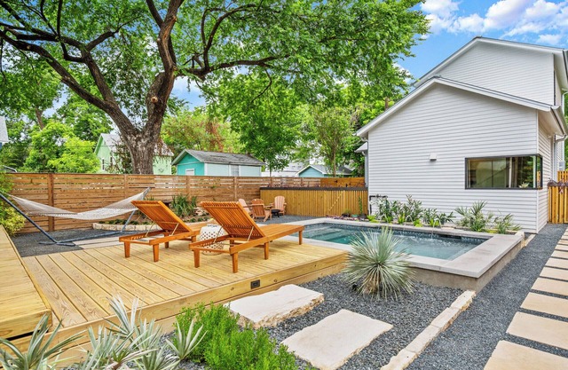 Two House Eastside ATX w/Heated POOL