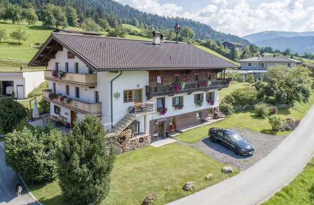 Two modern holiday flats on the farm, ski-out